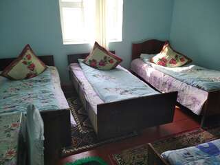 Гостевой дом Sabira Guest House (english spoken) Arkit Односпальная кровать в общем номере для мужчин и женщин-1